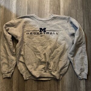 Vintage Nike Michigan Basketball Sweatshirt 🏀 | Size M